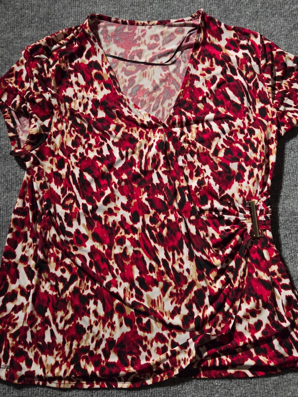 212 by Van Heusen Red Animal Print V-Neck Top Size L